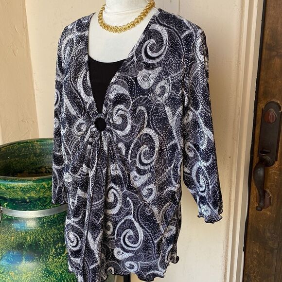 Dress barn black and white pullover “0” ring stretch top size 2X - Picture 3 of 7